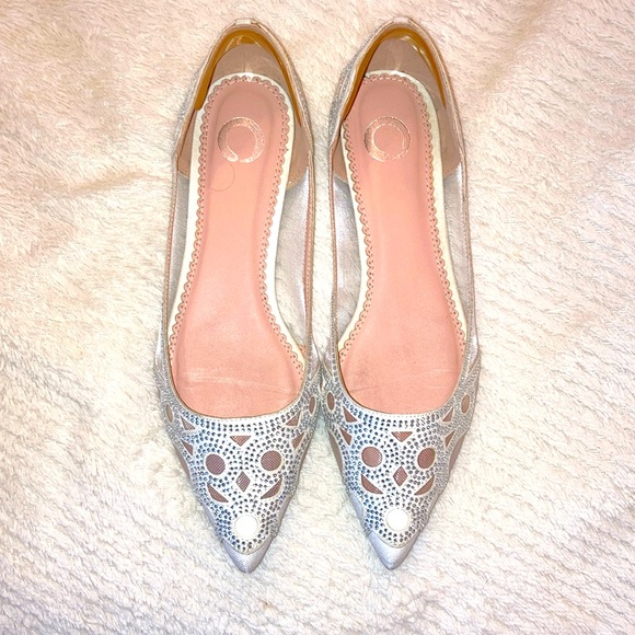 Shoes - Pointed Toe Silver Women's Flats with Decorative Cutouts